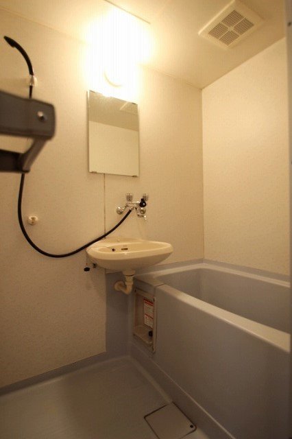 バス・シャワールーム　同物件別室の写真です。