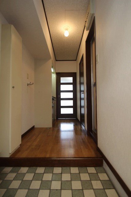 玄関　同物件別室の写真です。