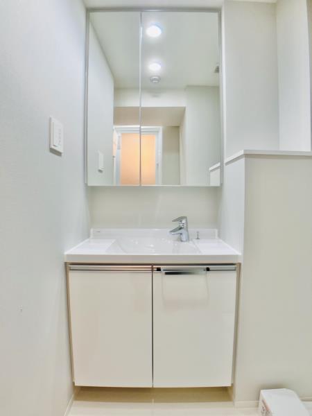 洗面設備　脱衣スペースもあります