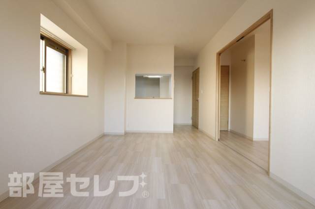 居室・リビング　※５０３号室撮影