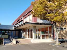 小学校　出雲市立塩冶小学校（小学校）まで672m