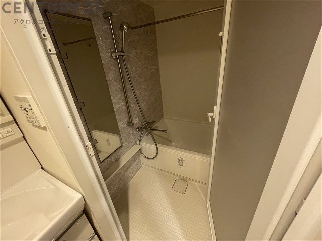 バス・シャワールーム　便利な浴室乾燥機付き♪