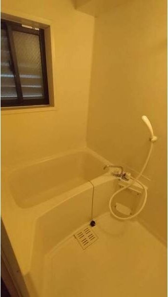 バス・シャワールーム　落ち着いた空間のお風呂です