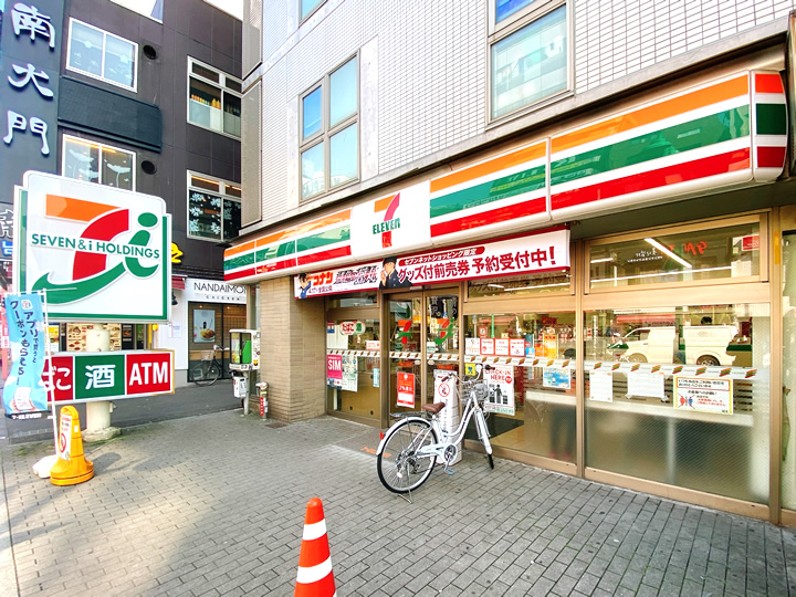 コンビニ　セブンイレブン新宿新大久保駅前店（コンビニ）まで166m