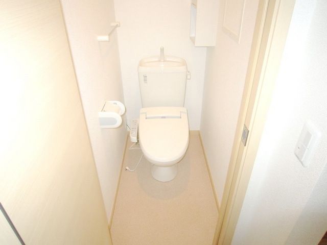 トイレ　★温水洗浄便座つきのトイレです★