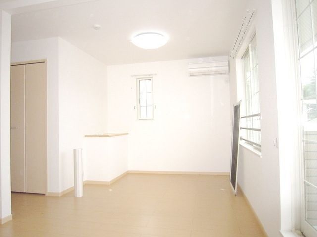 居室・リビング　★１１．１帖の広々としたLDKです★