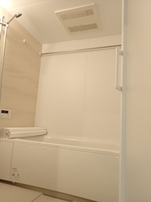 バス・シャワールーム　別のお部屋の写真です