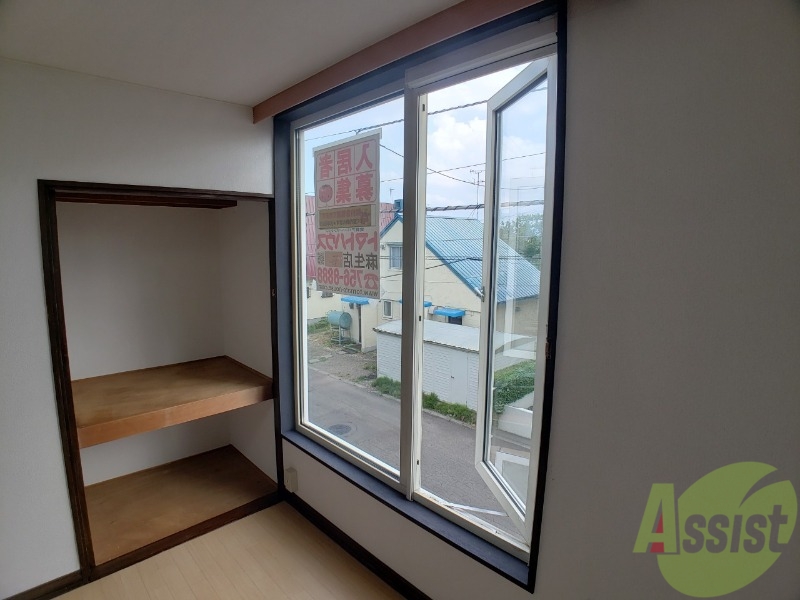 バルコニー　窓を開けると風通しも良く、気分も上がりそう！