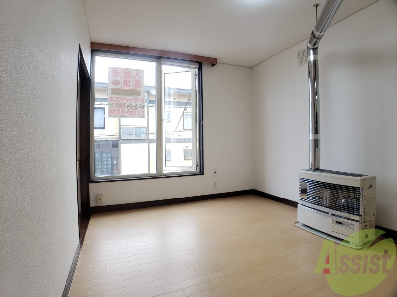 居室・リビング　６帖の寝室です。シンプルで落ち着きのあるお部屋です。