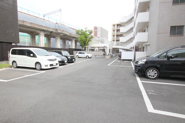駐車場　★敷地内駐車場★（空き状況・使用料等詳細はご確認下さい）