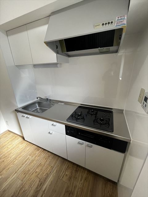 キッチン　※別部屋参考写真　今回募集のお部屋はシステムキッチンではあり