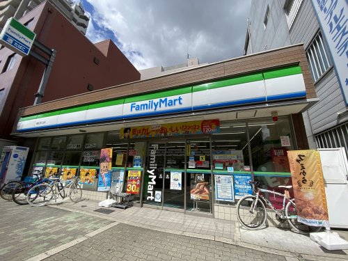 コンビニ　ファミリーマート（コンビニ）まで110m