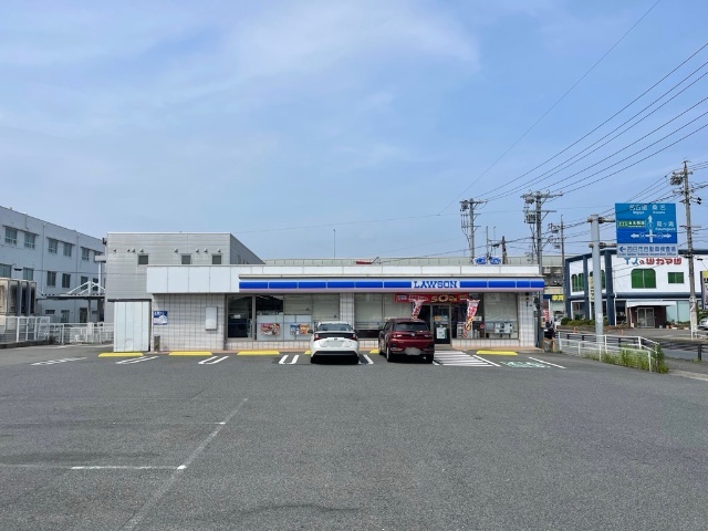 コンビニ　ローソン四日市八田店（コンビニ）まで609m