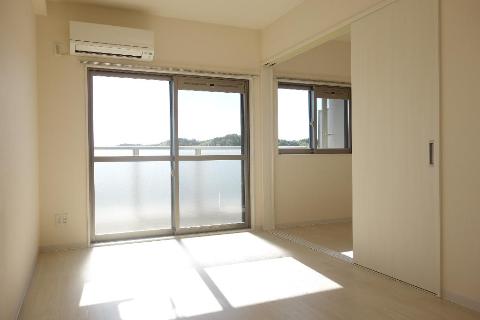 居室・リビング　室内