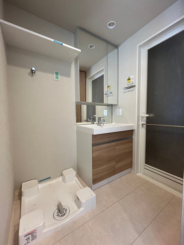 洗面設備　※写真は別部屋参考画です。