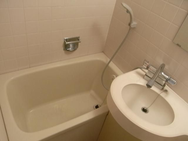 バス・シャワールーム　３点式ユニットバス