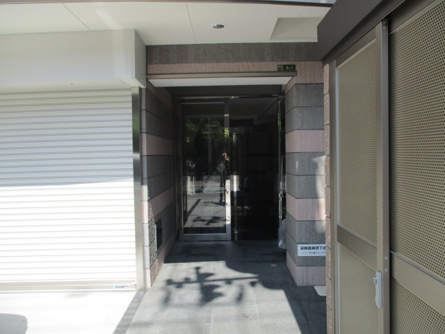 エントランス　きれいなエントランスです