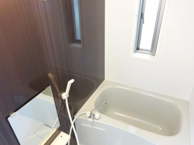 バス・シャワールーム　★★小窓付きで換気に便利★★