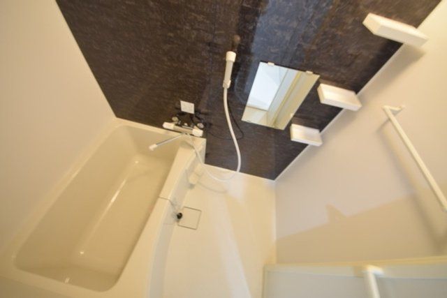 バス・シャワールーム　追い焚き機能付きの浴室です