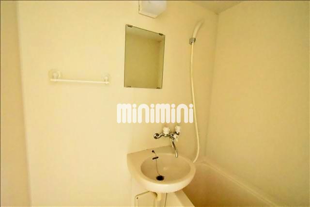 洗面設備　お風呂に洗面台ついてます