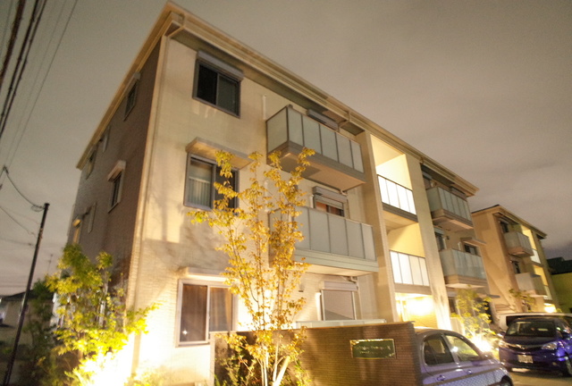 建物外観　夜に撮影しました