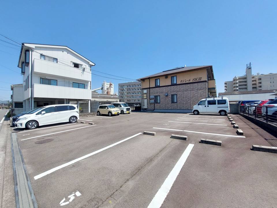 駐車場　駐車場