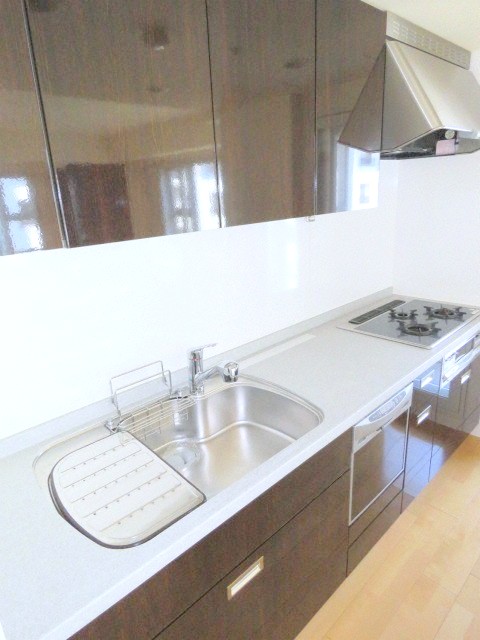 キッチン　広くて使いやすいシステムキッチンです♪