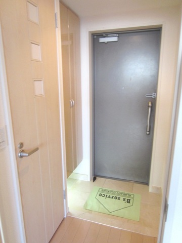 玄関　同マンション別部屋