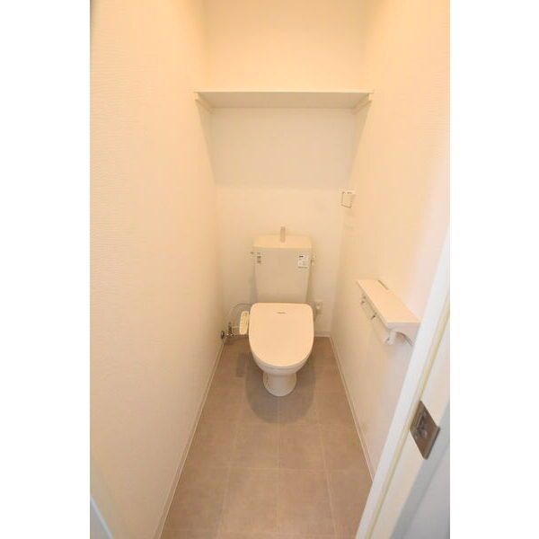 トイレ　嬉しいウォシュレット付きのトイレ！便座温かいですよ♪