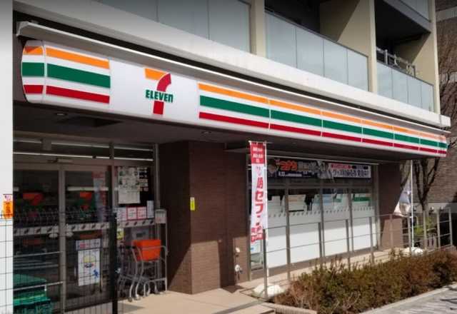 コンビニ　セブンイレブン　新宿市谷台町店（コンビニ）まで64m