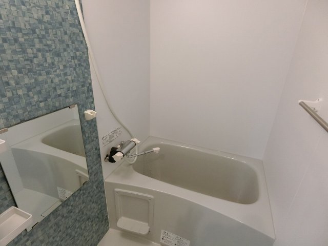 バス・シャワールーム　同タイプ反転