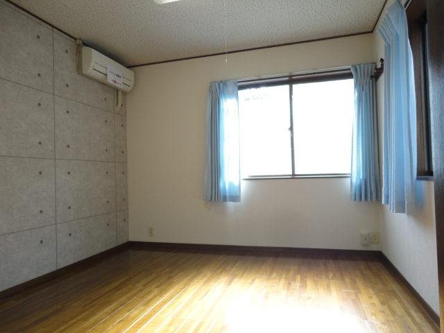 居室・リビング　☆フローリング・３面採光