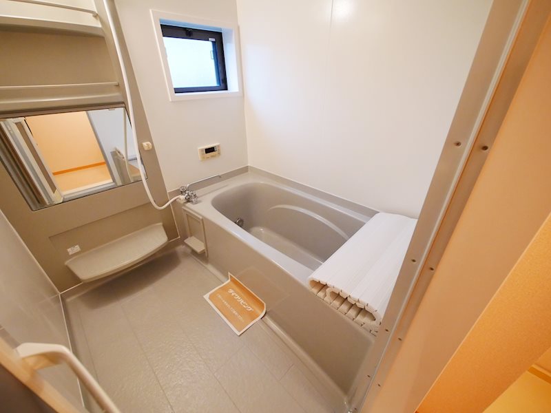 バス・シャワールーム　シャワー・追い焚き給湯