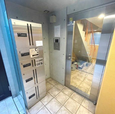 エントランス　毎日通るエントランスはこんな感じです♪