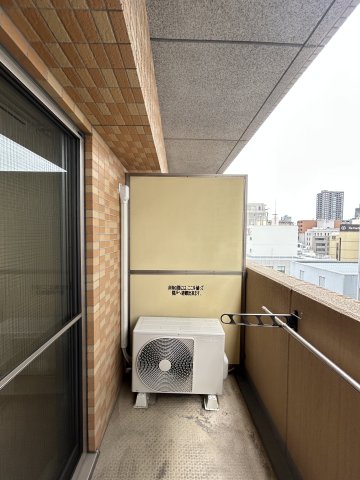 バルコニー　暖かな日差しのふりそそぐバルコニー