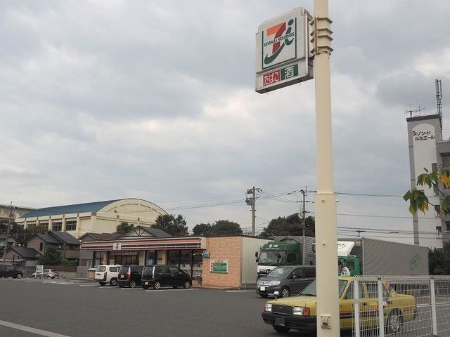 コンビニ　セブンイレブン（コンビニ）まで750m