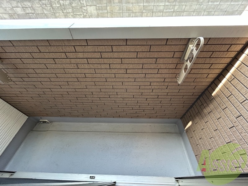 バルコニー　十分な広さのベランダがございます。万が一洗濯物が落ちても安心