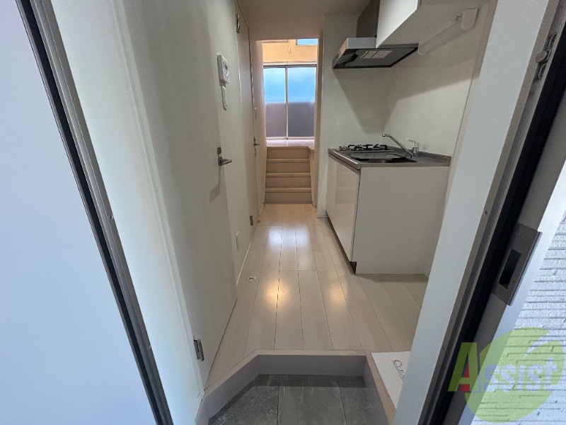 玄関　玄関からはこんな感じ。丁度いい高さのステップがありますね。