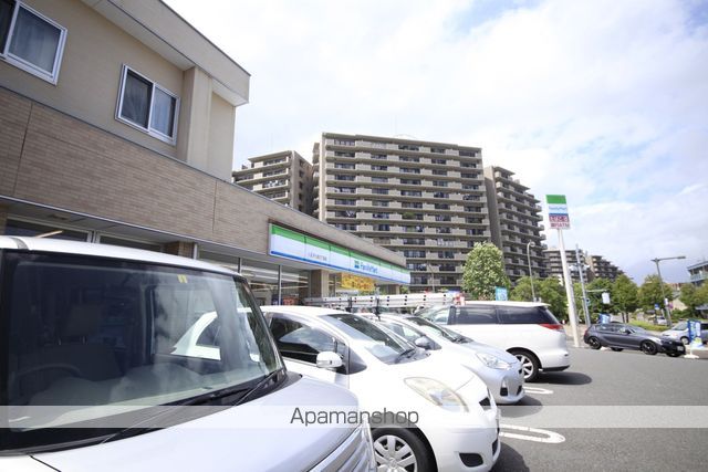 コンビニ　ファミリーマート（コンビニ）まで386m