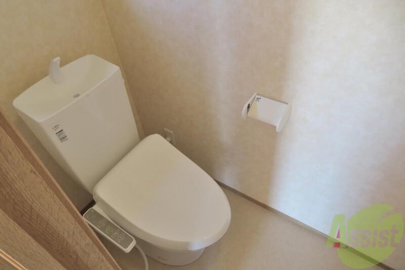 トイレ　はい。シャワートイレが標準装備されてます。やりましたー