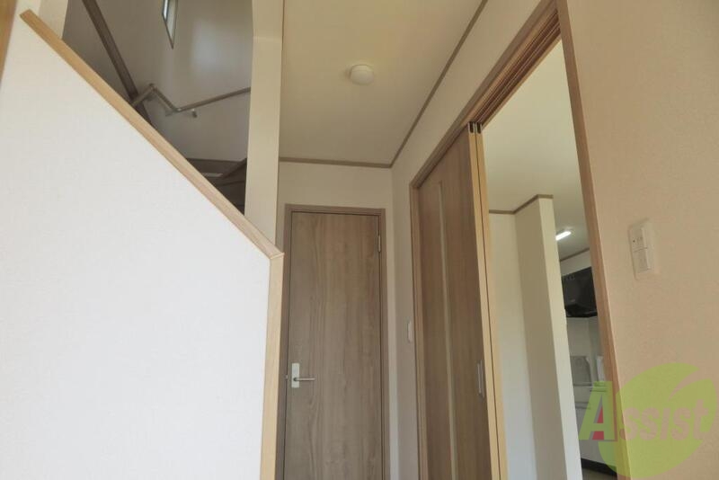 玄関　やっぱり新しいので室内がピカピカですね。わーい