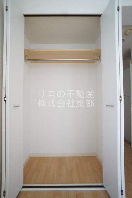 収納　パイプハンガー付なのでジャケット等も収納可能ですね☆