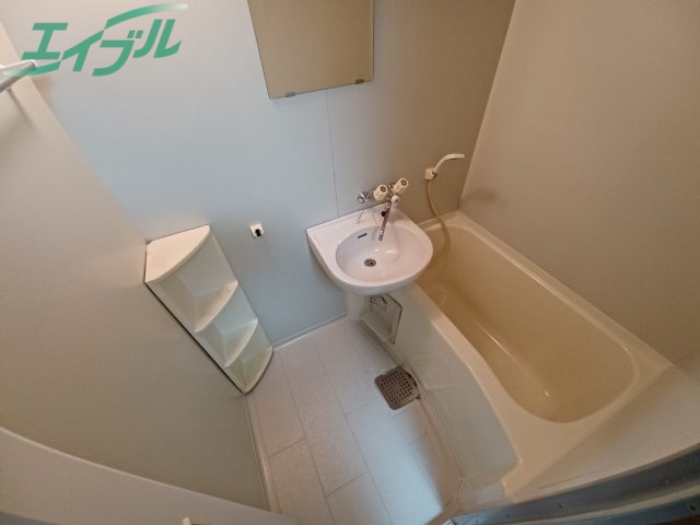 バス・シャワールーム　※同棟別部屋の写真です