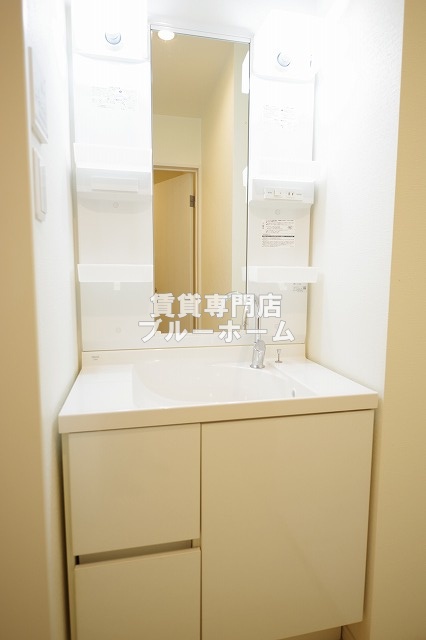 洗面設備　収納豊富な洗面所！