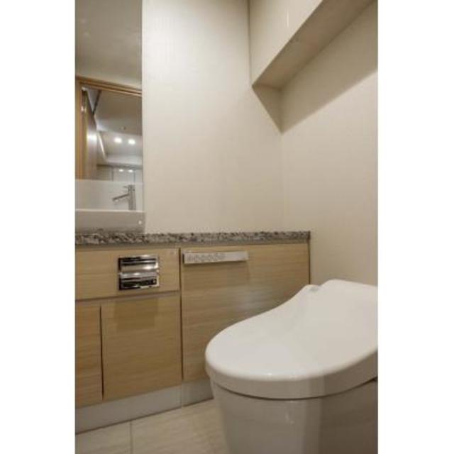 トイレ　※写真は同タイプ住戸です。