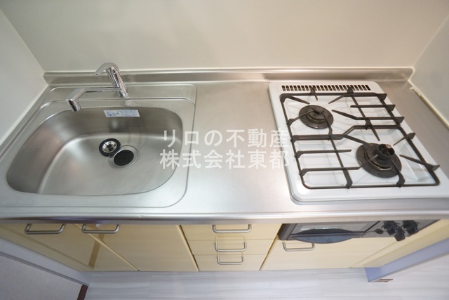 キッチン　２口ガスコンロ設置済！お引越し後すぐにお料理できます！