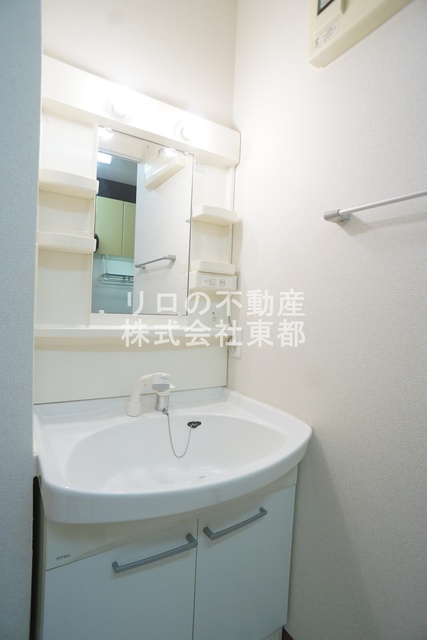 洗面設備　洗髪洗面化粧台なのでおでかけ準備もラクラクです☆