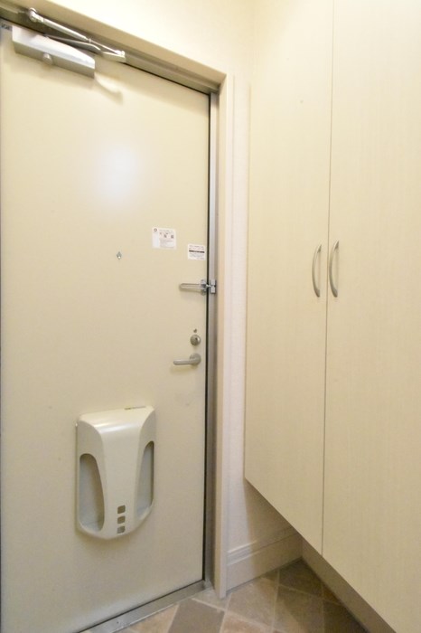 玄関　トールタイプのシューズボックス