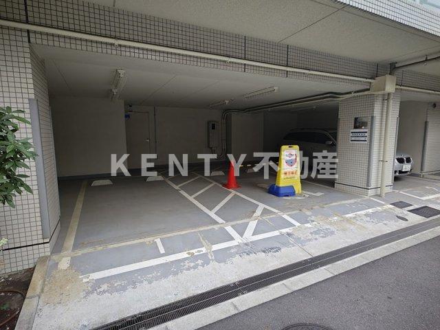 駐車場　駐車場に車を止められます