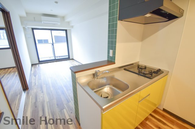 居室・リビング　エアコン付きのお部屋です